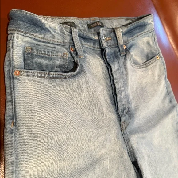 Wild Fable Size 2 Straight Leg Super High Rise Light Blue Distressed Jeans - Picture 2 of 7